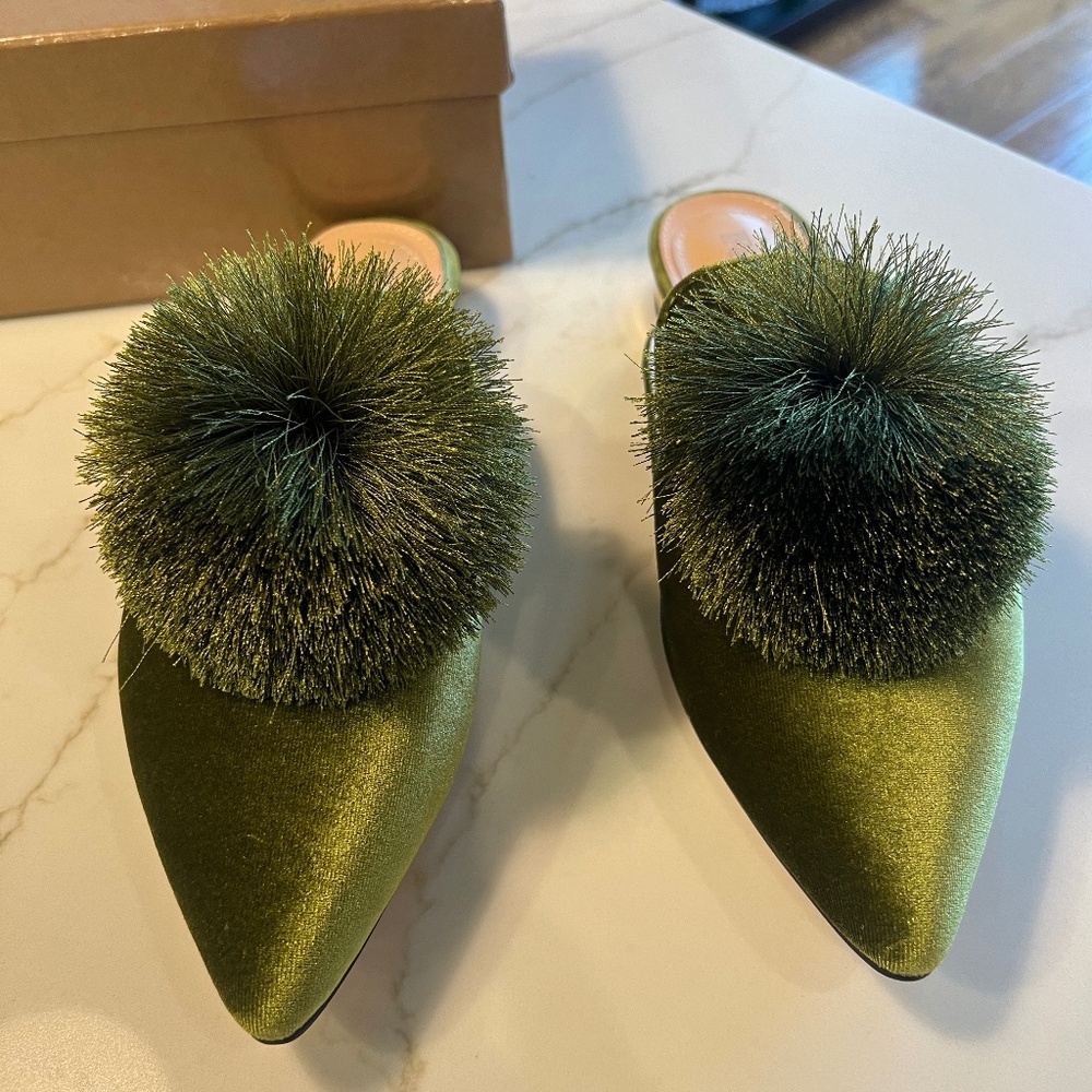 Shoes/ slippers